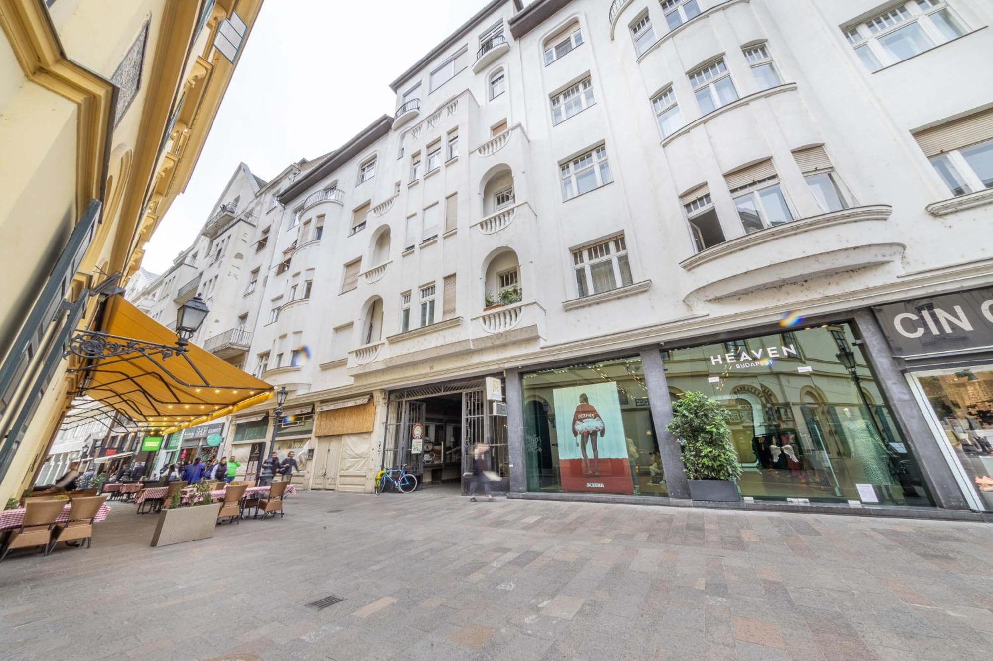 Js Modern Downtown Studios-Self Check-In Budapest Exteriör bild